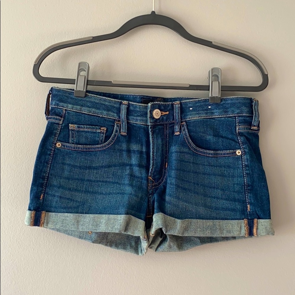 Woman’s Relaxed Low Rise Jean Shorts